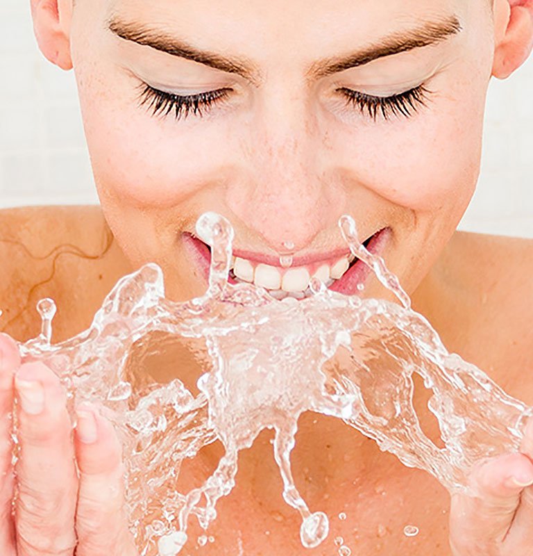 woman-rinsing-face_lg